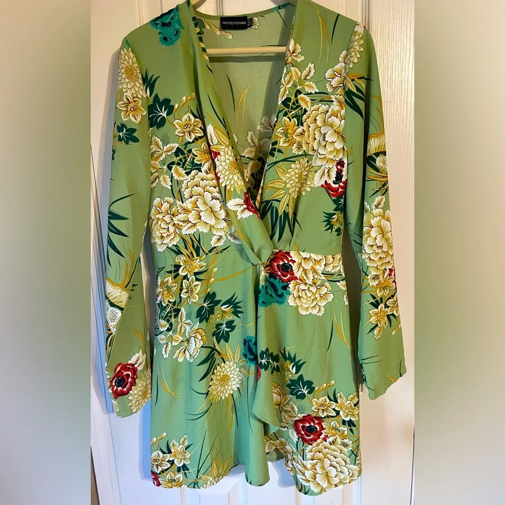 PrettyLittleThing Green Long Sleeve Floral dress - Picture 2 of 7